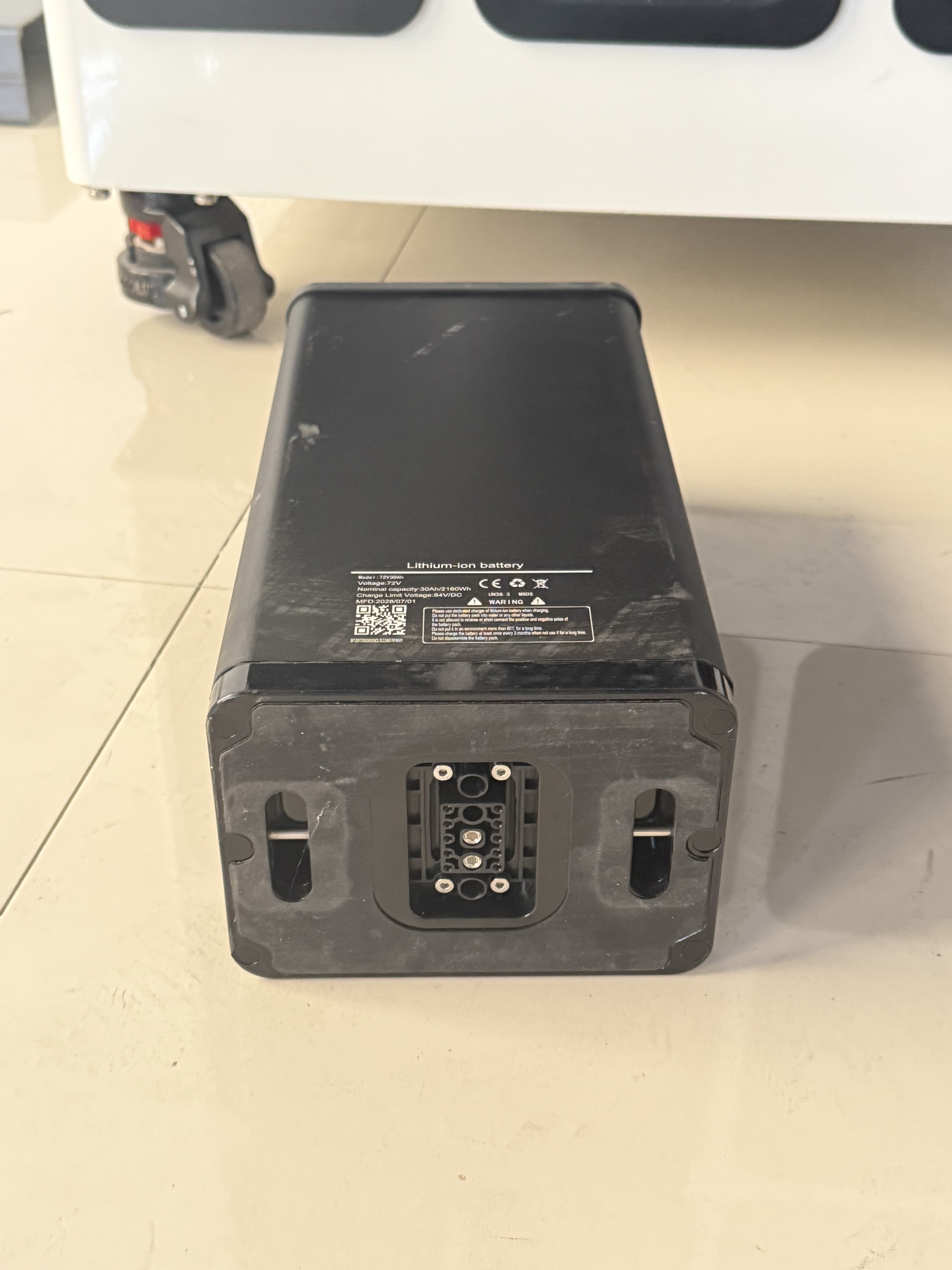 Original battery connector close-up