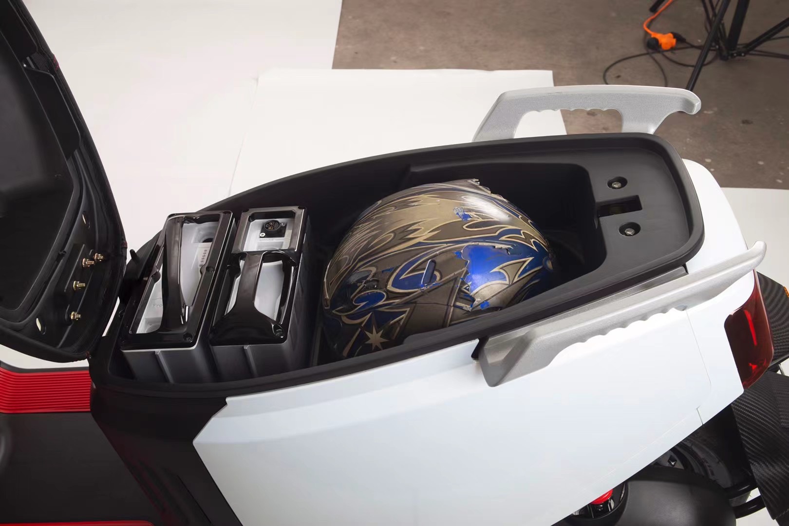 Two 26 Ah batteries shown under the seat